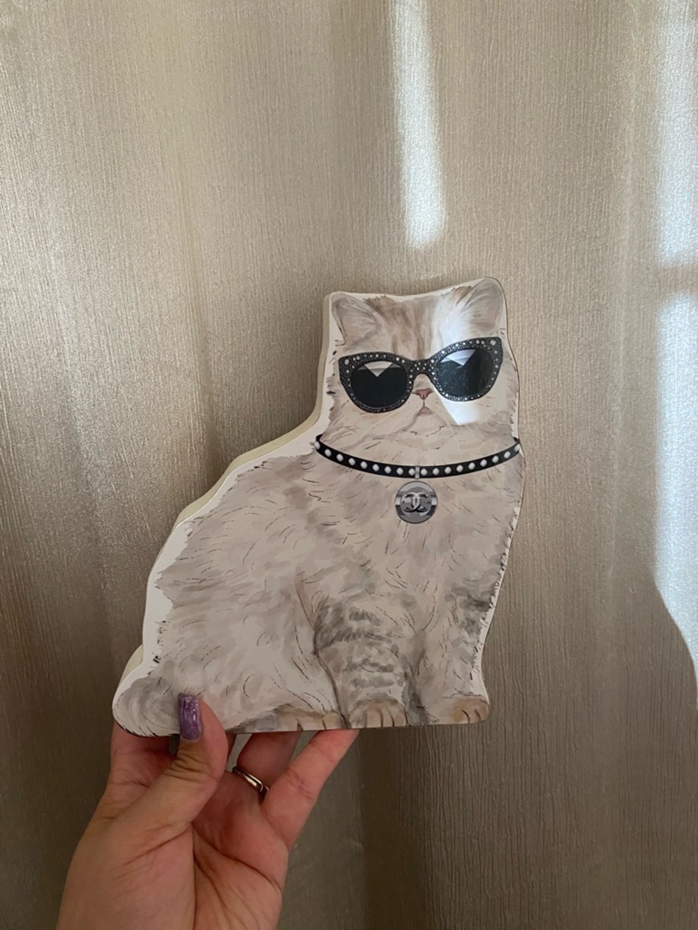 Trendy Cat Wood Decor w/ Sunglasses – Chic Minimalist Shelf Accent 🐱✨